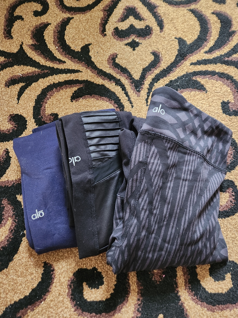 ALO Yoga Women's Black & Navy Performance Leggings Bundle Large